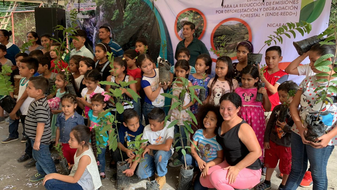 Niñ@s aprenden sobre el planeta y el Cambio Climático